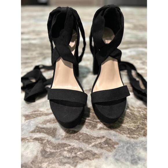 ✨ Fashion Nova Super Sexy Black Criss‑Cross Ankle Wrap Sandal 5" Block Heels - Picture 3 of 6